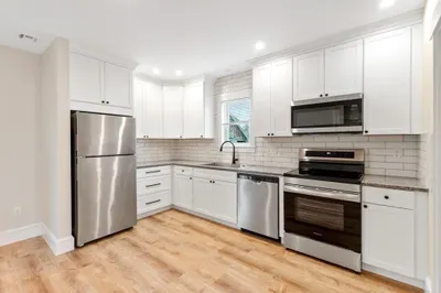26 Lyndale Ave #2