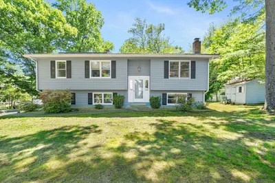 66 Swan Ave 1