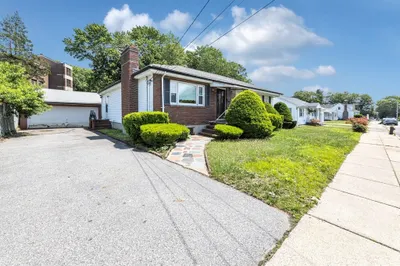 35 Freeman Ave