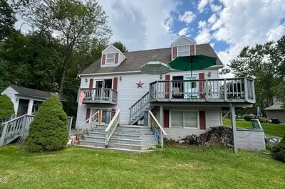 77 Willow Ln