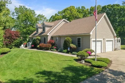 33 Colonial Farm Road 1