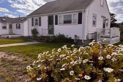 215 Standish St 1