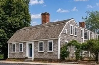 218 Sandwich St 1