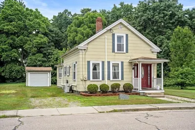32 Goddard St