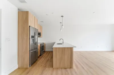 1035 Commonwealth Ave #606 1