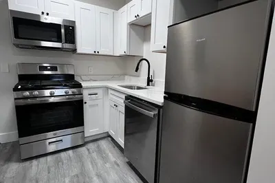 281 Highland Ave #1R