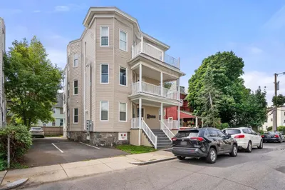 90 Easton St #2