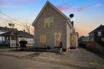 44 Glen Ave #2