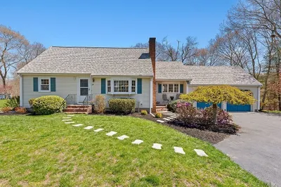 39 Range Ave