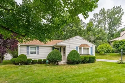 38 Buckingham Ave