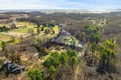 16 Mansion Dr