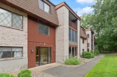 7 Greenbriar Drive #207 1