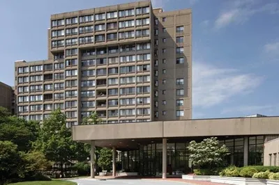 250 Hammond Pond Parkway #401S 1