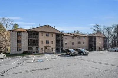 12 Village Ln #40