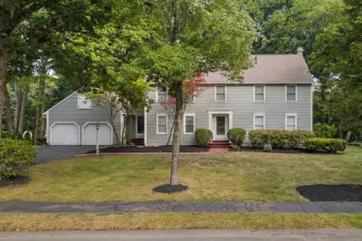 16 Dartmoor Dr 1