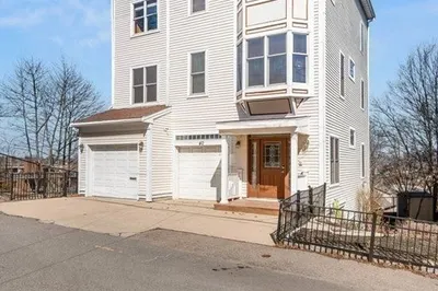 40 Grampian Way 1