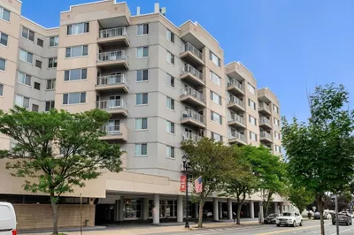 30 Chelsea St #201