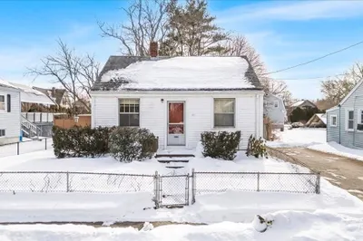 13 Hawthorne St