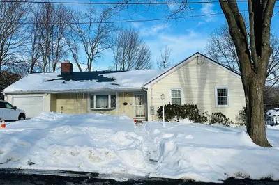 58 Adanac Rd