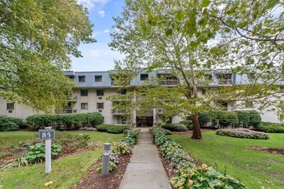85 Commons Dr #302