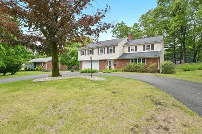 88 Redfern Dr 1