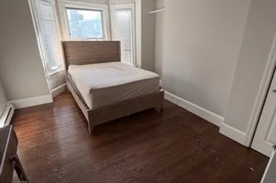 132 Chelsea St #1