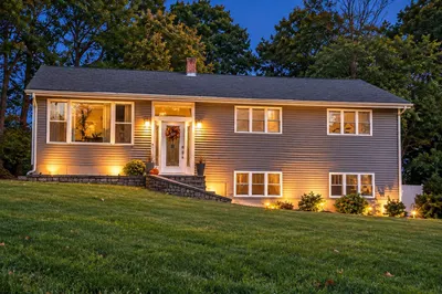 35 Macarthur Dr 1