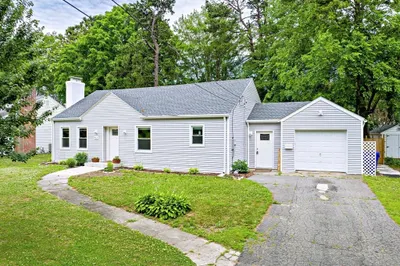412 Island Pond Rd 1
