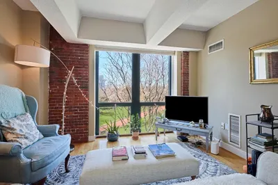 42 8th St #4410