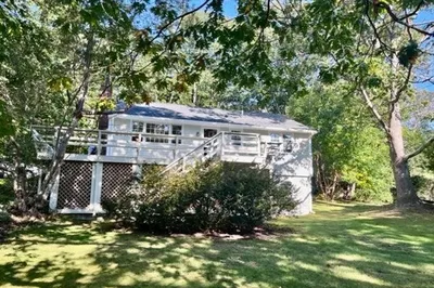 2 Moraine Ct