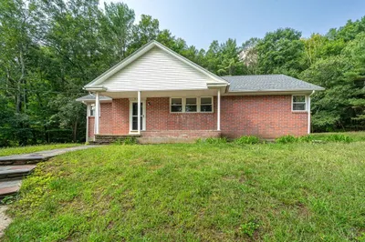 412 Worcester Rd