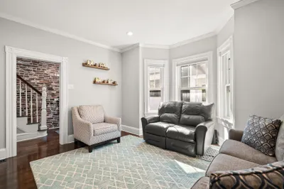 372 Silver St 1