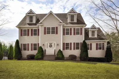 46 Ashwood Ave 1