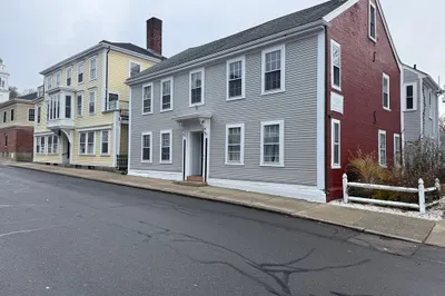 18 Leyden St #2E 1