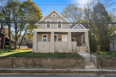 201 Oak St