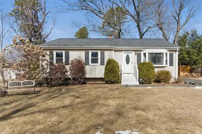 76 Hazen St 1