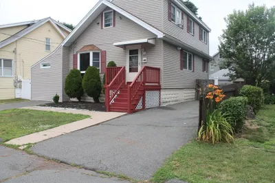 19 Dustin St 1