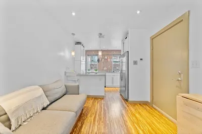 112 Prince St #4