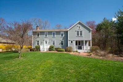 24 Bates Ln 1
