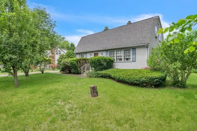 18 Livingstone Ave