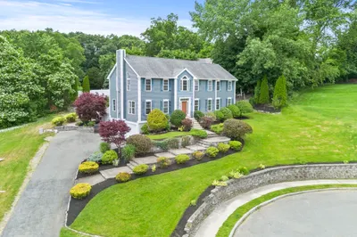 8 Woods Hill Cir 1
