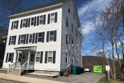 86 Plymouth St 1