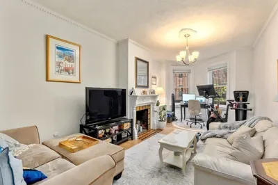 20 Wellington Street #2