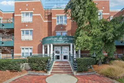 10 Pleasant Street #202 1