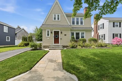 16 Bay State Road 1