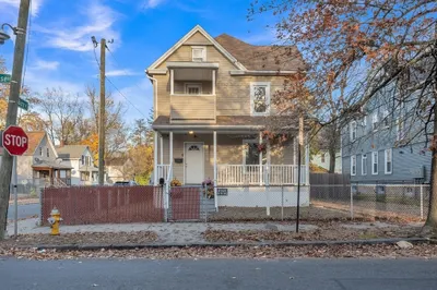 95 Montrose St