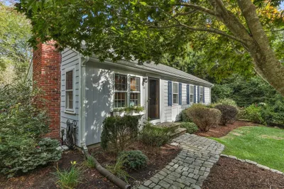 22 Acorn Dr