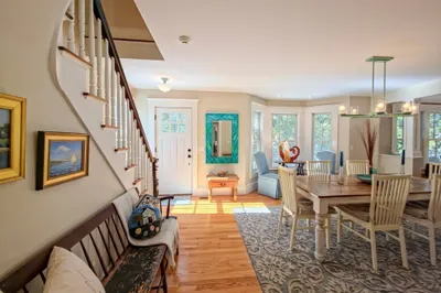 552 Main St 1
