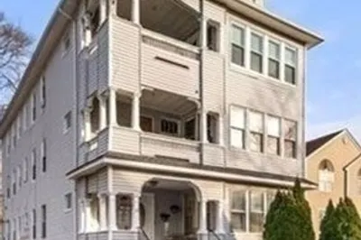 32 Woodford St 1