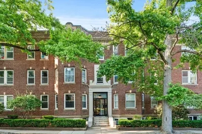 61 Thatcher St #2